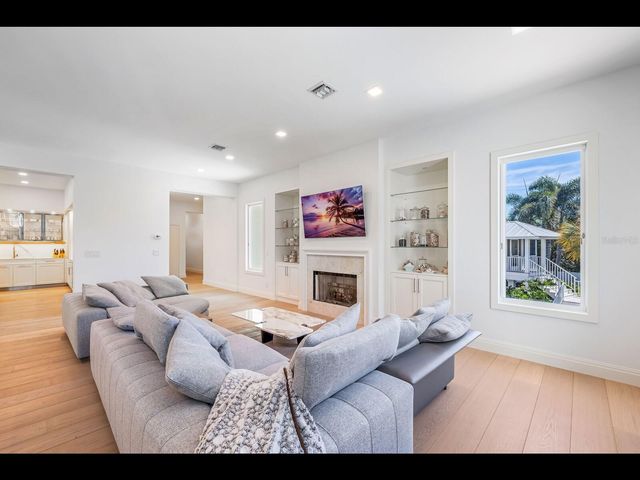 2021 20TH STREET W, Boca Grande, FL 33921