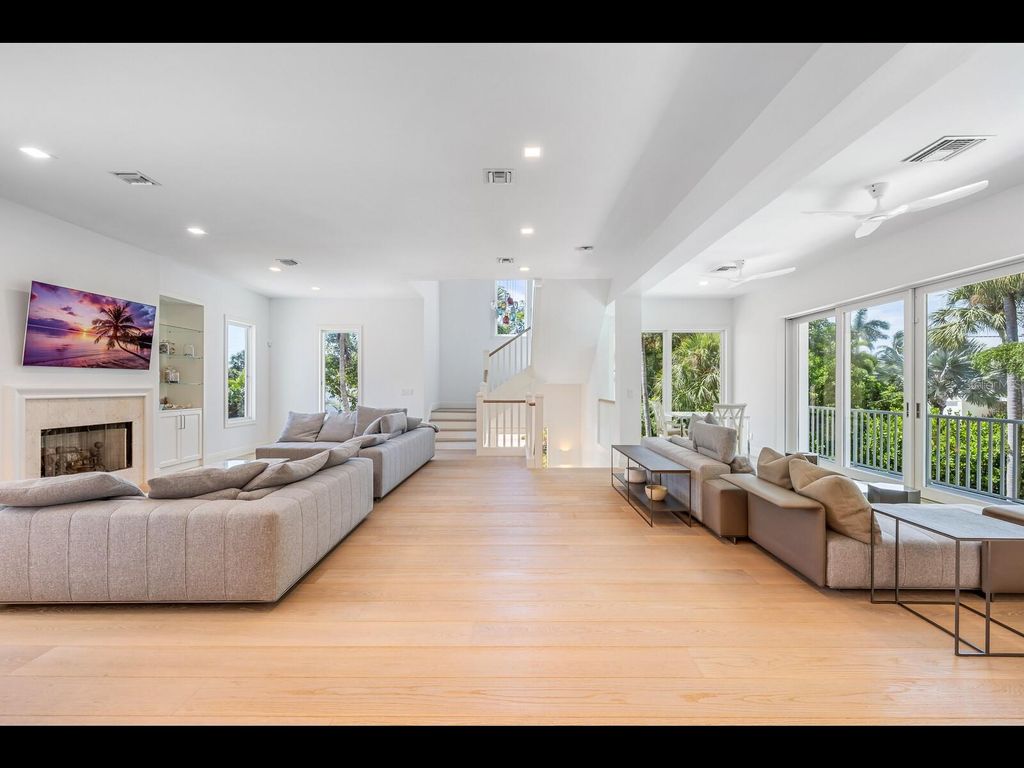 Image 5 of property listing at 2021 20TH STREET W, Boca Grande, FL 33921