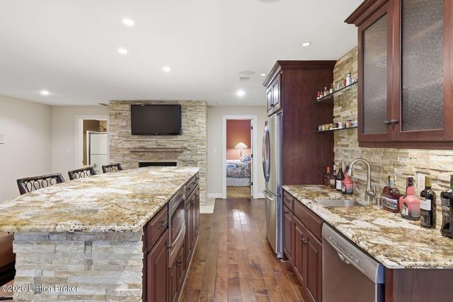 6805 Windham Pkwy, Prospect, KY 40059