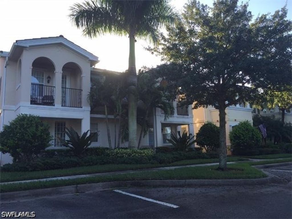 8124 Josefa WAY, Naples, FL 34114