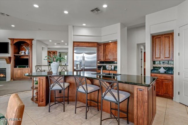 8060 E HIGH POINT Drive, Scottsdale, AZ 85266