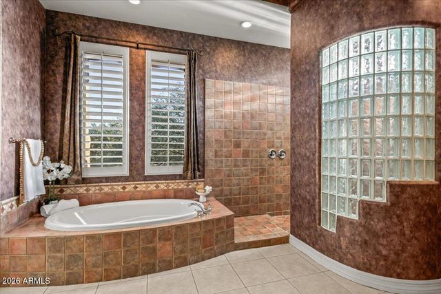 8060 E HIGH POINT Drive, Scottsdale, AZ 85266