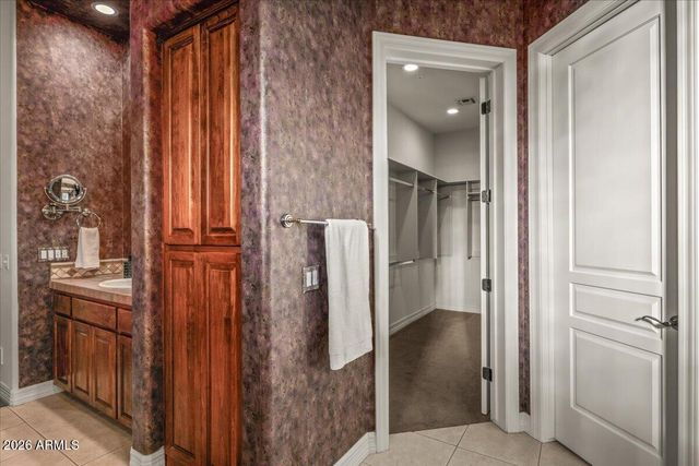 8060 E HIGH POINT Drive, Scottsdale, AZ 85266