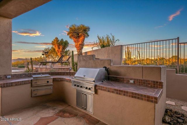 8060 E HIGH POINT Drive, Scottsdale, AZ 85266