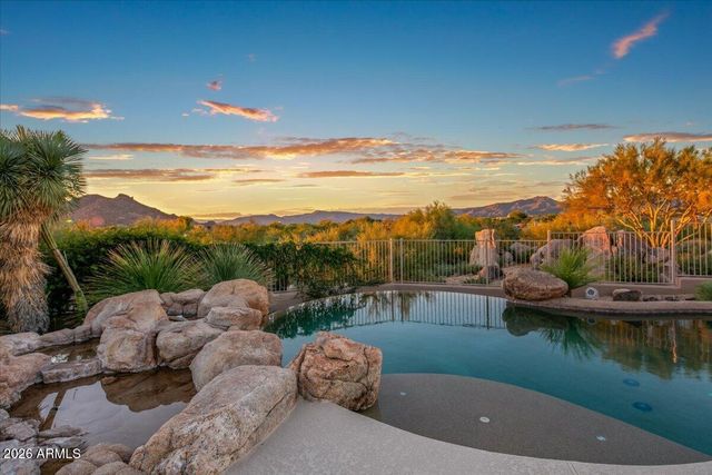 8060 E HIGH POINT Drive, Scottsdale, AZ 85266