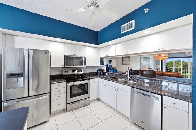 1200 COUNTRY CLUB DRIVE 2205, Largo, FL 33771