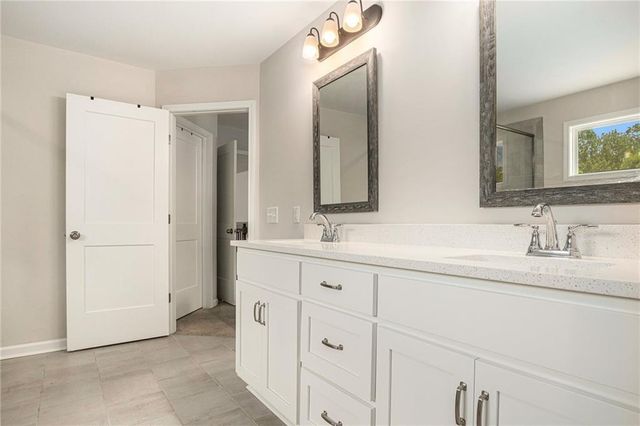 111 HAMILTON LAKE VIEW Court, Lagrange, GA 30241