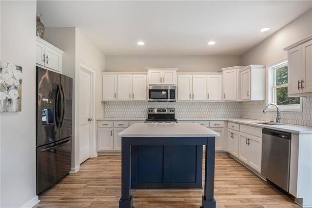 111 HAMILTON LAKE VIEW Court, Lagrange, GA 30241