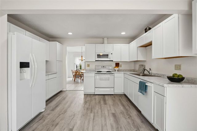 98 DRIFTING SANDS DRIVE, Venice, FL 34293