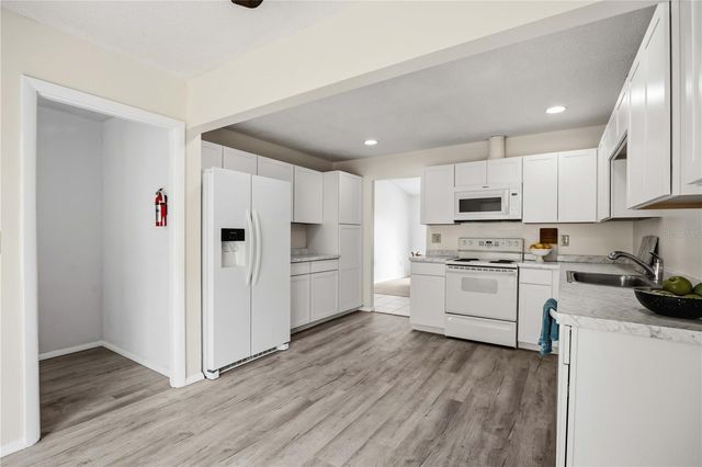 98 DRIFTING SANDS DRIVE, Venice, FL 34293