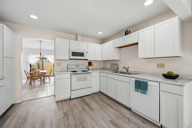 98 DRIFTING SANDS DRIVE, Venice, FL 34293