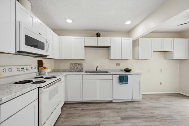 98 DRIFTING SANDS DRIVE, Venice, FL 34293