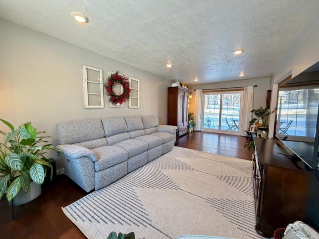 301 Dale Street SW, Hutchinson, MN 55350