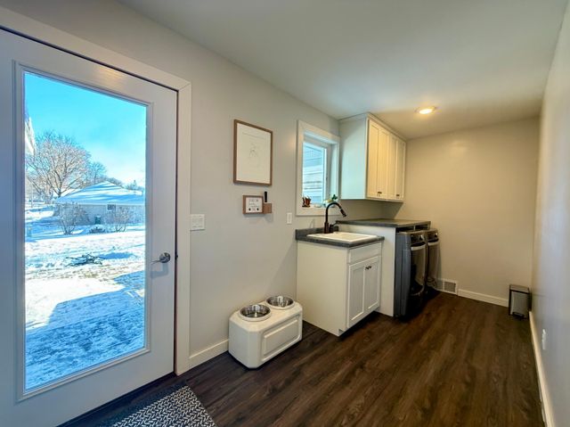 301 Dale Street SW, Hutchinson, MN 55350