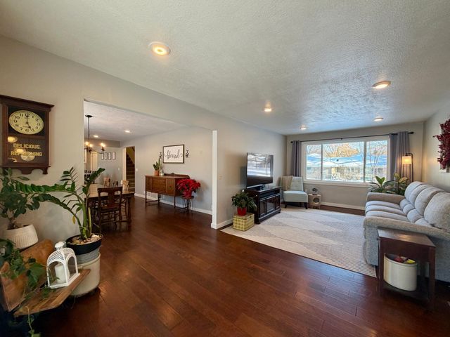 301 Dale Street SW, Hutchinson, MN 55350