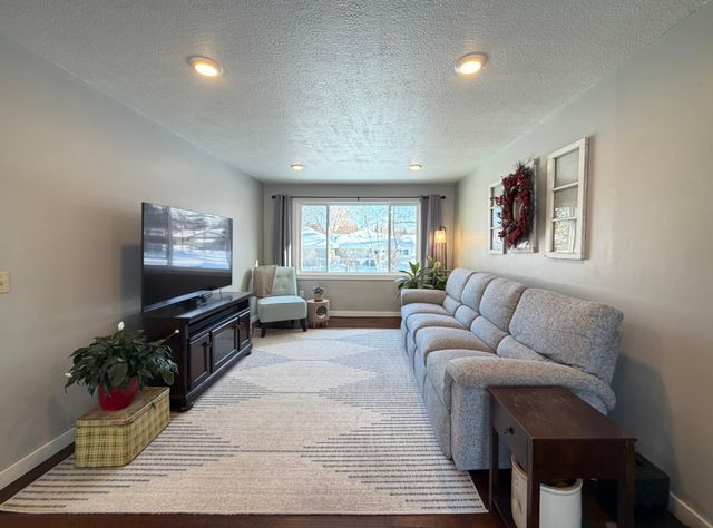 301 Dale Street SW, Hutchinson, MN 55350