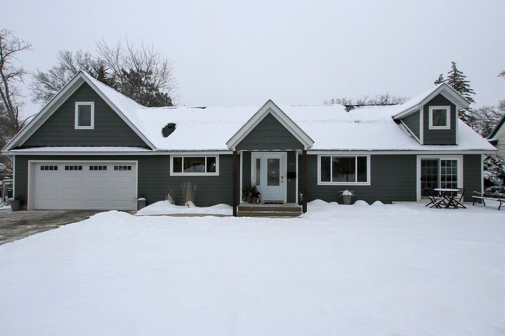 301 Dale Street SW, Hutchinson, MN 55350