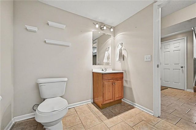 502 Lake Meadows Drive, Smithville, MO 64089