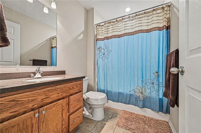 502 Lake Meadows Drive, Smithville, MO 64089