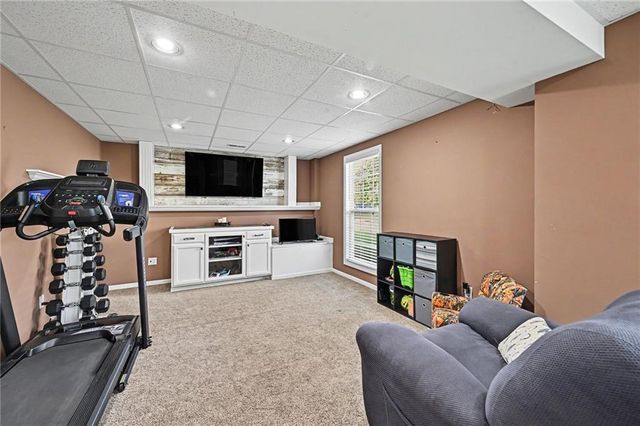 502 Lake Meadows Drive, Smithville, MO 64089