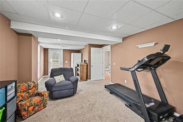 502 Lake Meadows Drive, Smithville, MO 64089