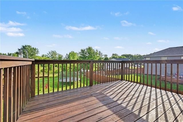 502 Lake Meadows Drive, Smithville, MO 64089