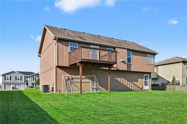 502 Lake Meadows Drive, Smithville, MO 64089