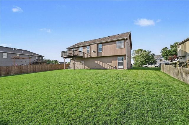 502 Lake Meadows Drive, Smithville, MO 64089