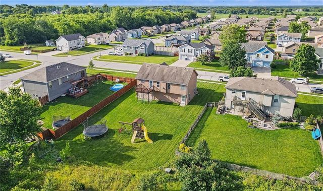 502 Lake Meadows Drive, Smithville, MO 64089