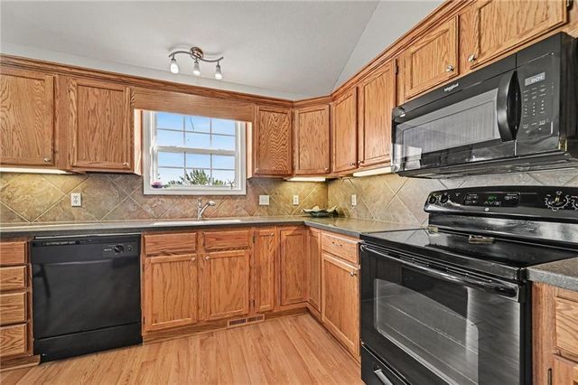 502 Lake Meadows Drive, Smithville, MO 64089