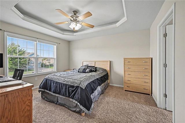 502 Lake Meadows Drive, Smithville, MO 64089