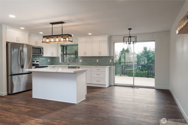 3524 200th Place SW, Lynnwood, WA 98036