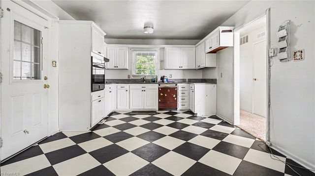 2321 Killarney Drive, Greensboro, NC 27406