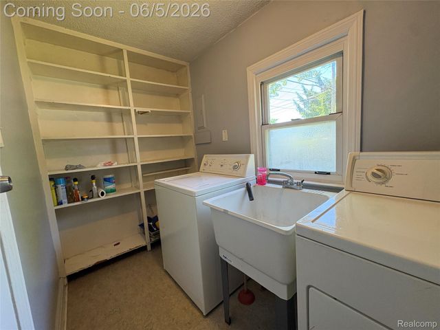 27305 Townley Street, Madison Heights, MI 48071