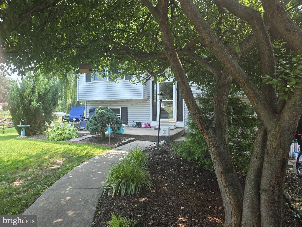 970 VALLEY LN, POTTSTOWN, PA 19464 — photo 2