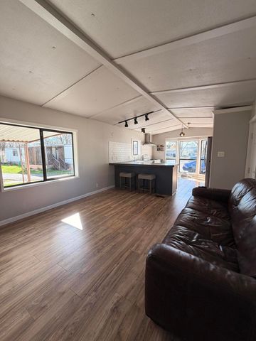 6850 Downing Road SPC 7, Central Point, OR 97502