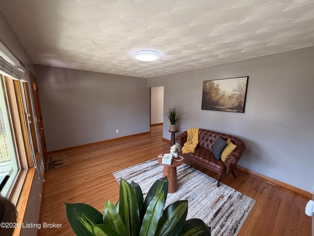 3511 Pinecroft Dr, Louisville, KY 40219