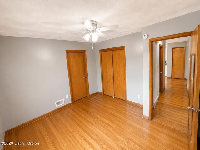 3511 Pinecroft Dr, Louisville, KY 40219
