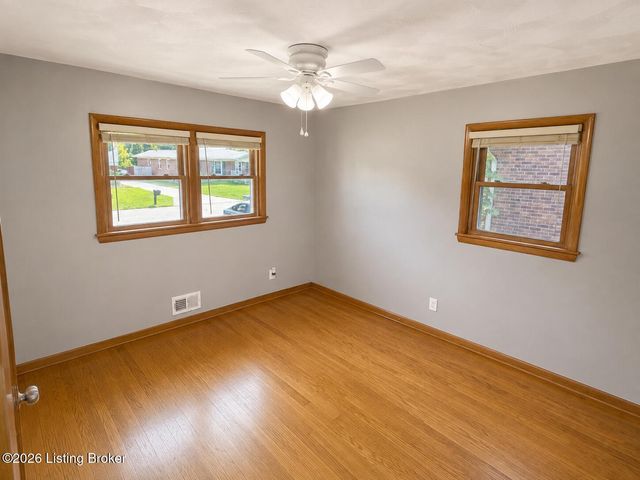 3511 Pinecroft Dr, Louisville, KY 40219