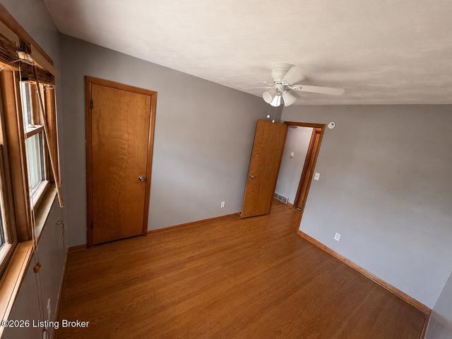 3511 Pinecroft Dr, Louisville, KY 40219