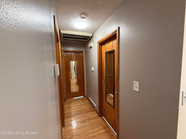 3511 Pinecroft Dr, Louisville, KY 40219
