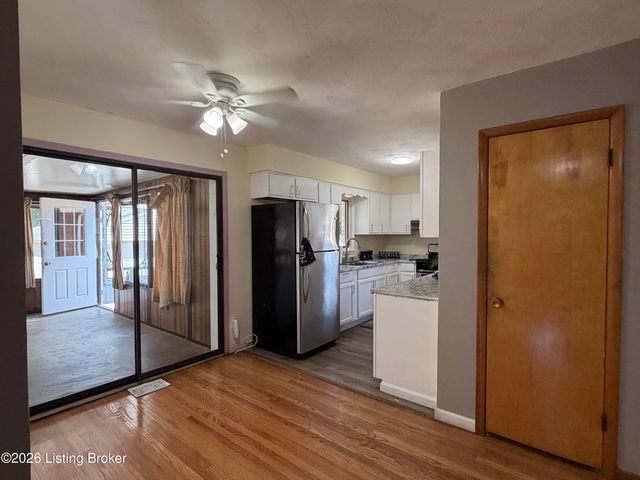 3511 Pinecroft Dr, Louisville, KY 40219