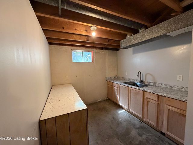 3511 Pinecroft Dr, Louisville, KY 40219