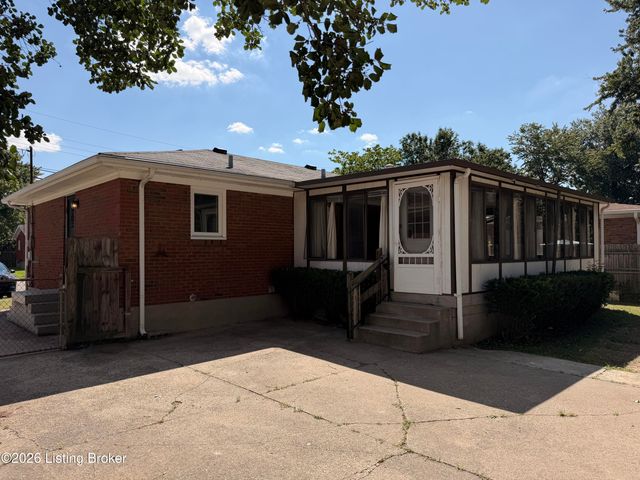 3511 Pinecroft Dr, Louisville, KY 40219