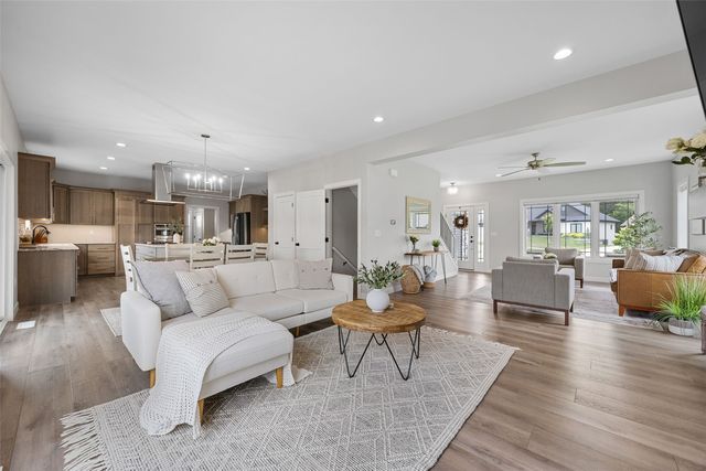 1244 Kona Cir, Coralville, IA 52241