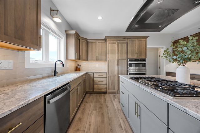 1244 Kona Cir, Coralville, IA 52241