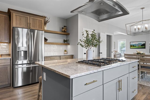 1244 Kona Cir, Coralville, IA 52241