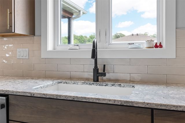 1244 Kona Cir, Coralville, IA 52241