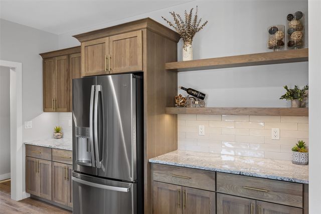 1244 Kona Cir, Coralville, IA 52241