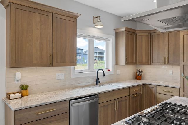 1244 Kona Cir, Coralville, IA 52241